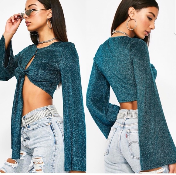 Sexy Flared sleeve front tie crop top NWT - Picture 2 of 4